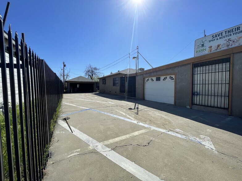 More Photos Of 1313 Brundage Ln, Bakersfield Office For Lease