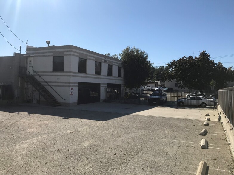 More Photos Of 1036 N Lake St, Burbank Service For Lease