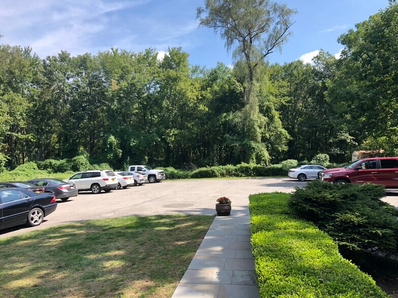 More Photos Of 500 Main St, Armonk Office For Sale
