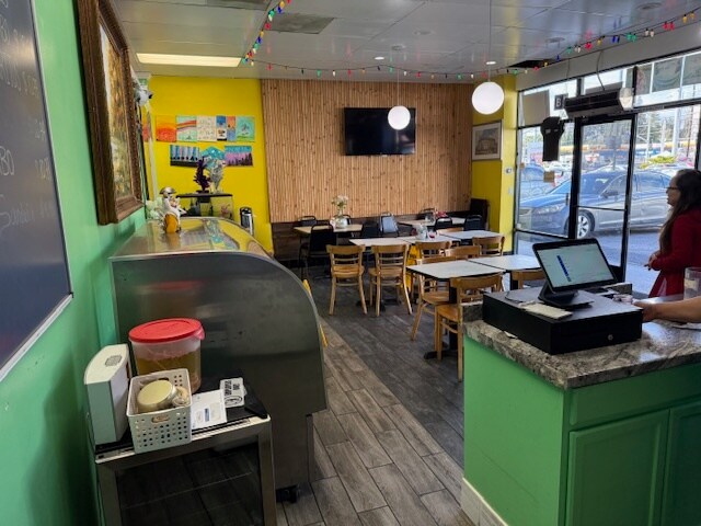More Photos Of 6740 Reseda Blvd, Reseda Storefront For Lease