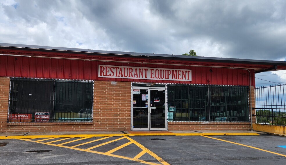More Photos Of 3930 Victory Dr, Columbus Storefront For Sale