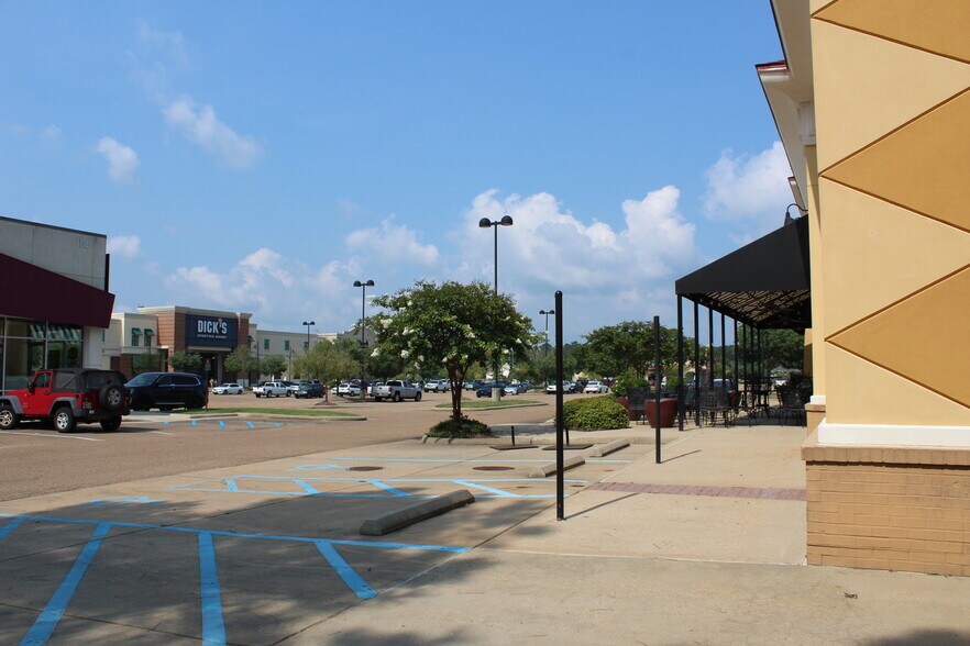 More Photos Of 108 Market St, Flowood Restaurant For Lease