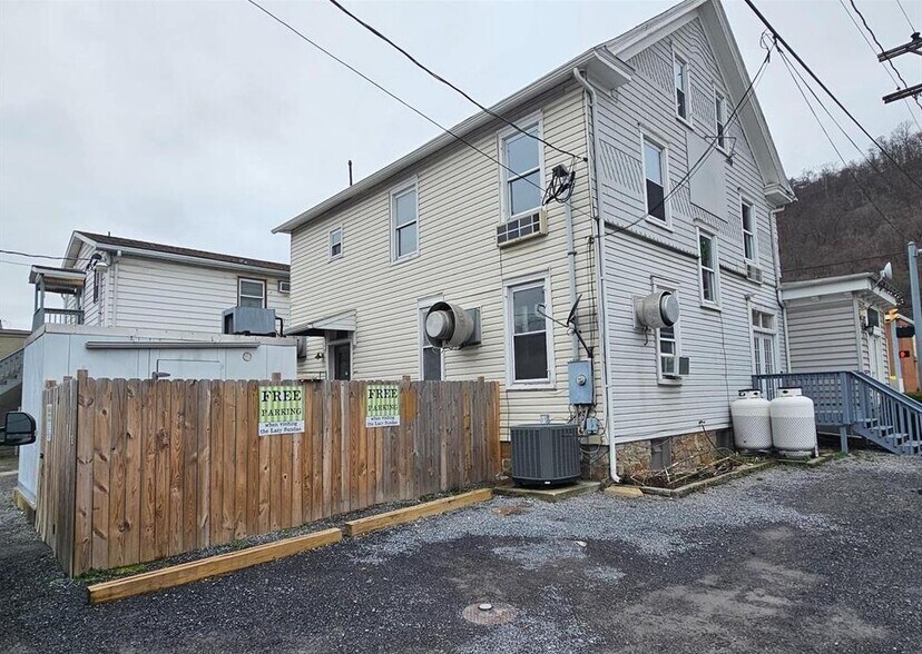 More Photos Of 174 N Washington St, Berkeley Springs Restaurant For Sale