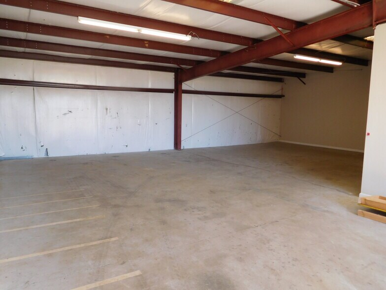 More Photos Of 2365 Monroe Dr, Gainesville Warehouse For Lease