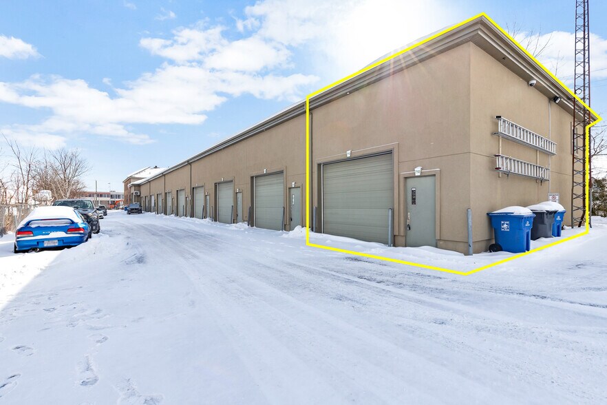 More Photos Of 388 Rue Blainville E, Sainte-Thérèse Showroom For Lease