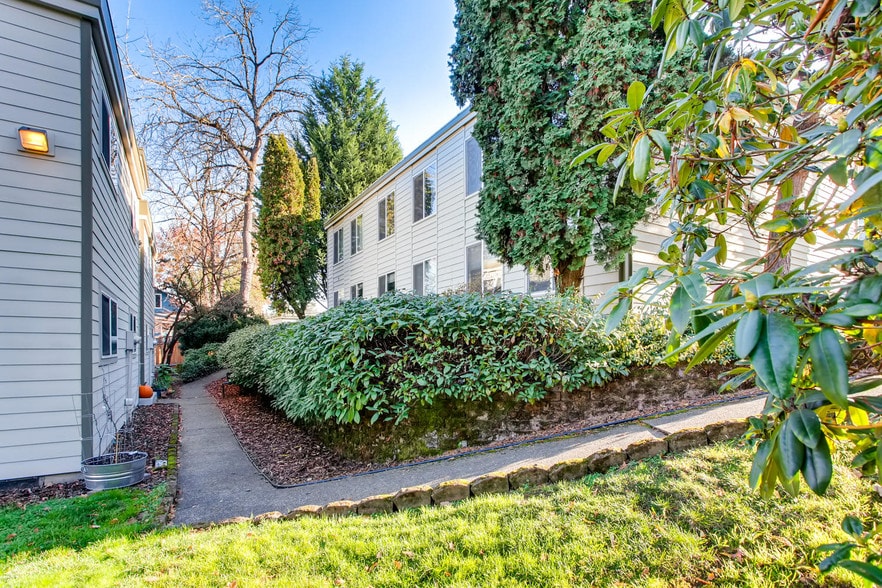 More Photos Of 4147-4153 SE 37th Ave, Portland Apartments For Sale