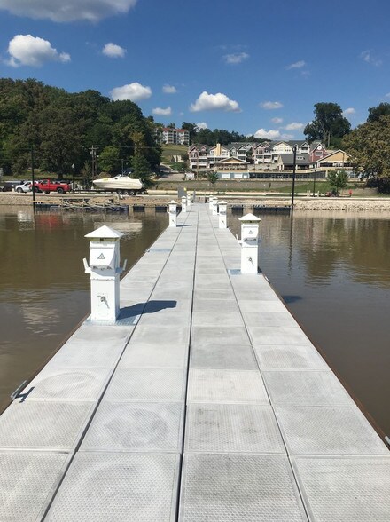 More Photos Of 215 W Water St, Grafton Marina For Sale