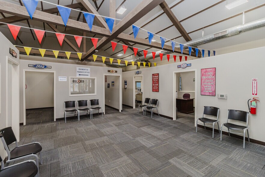 More Photos Of 3101 S Broadway St, Wichita Freestanding For Sale