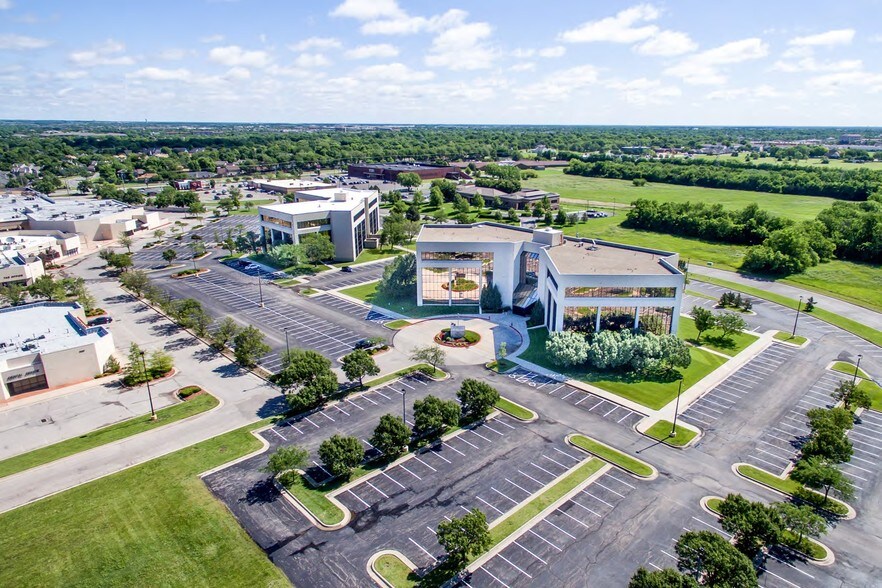 More Photos Of 2024 N Woodlawn St, Wichita Office For Sale