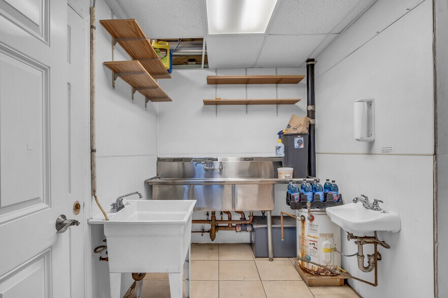 More Photos Of 288 Washington St, Peabody Convenience Store For Sale