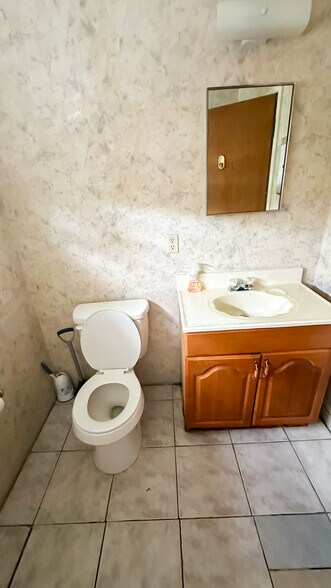 More Photos Of 1520 E Gary Rd, Lakeland Office For Lease