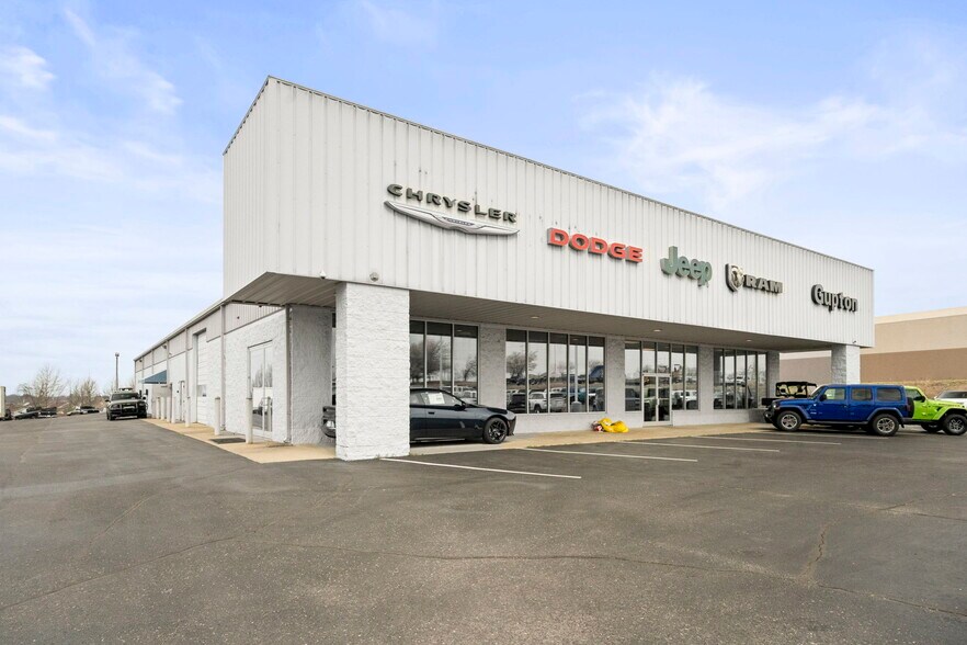 More Photos Of 3450 Tom Austin Hwy, Springfield Auto Dealership For Lease