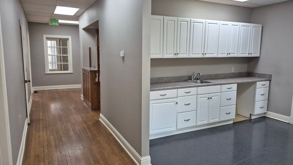 More Photos Of 1656 Malvern Ave, Hot Springs Office For Lease