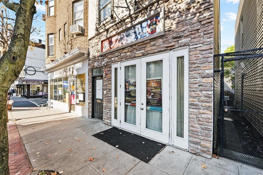 Primary Photo Of 1303 Summit Ave, Union City Storefront Retail Residential For Lease