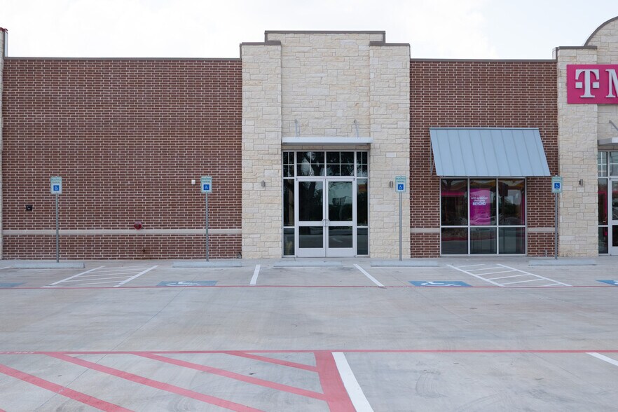 More Photos Of 1702 Central Texas Expy, Lampasas General Retail For Lease