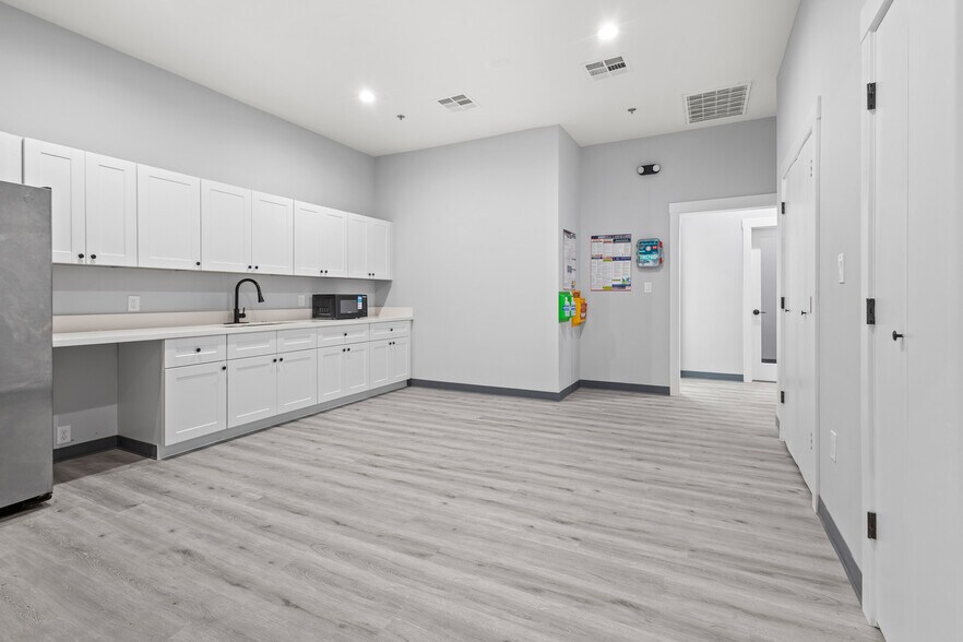 More Photos Of 800 N Plano Rd, Richardson Office For Sale