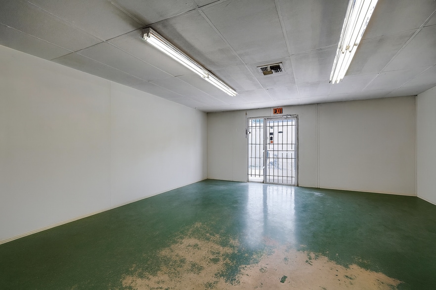 More Photos Of 11510 Nacogdoches rd, San Antonio Industrial For Lease