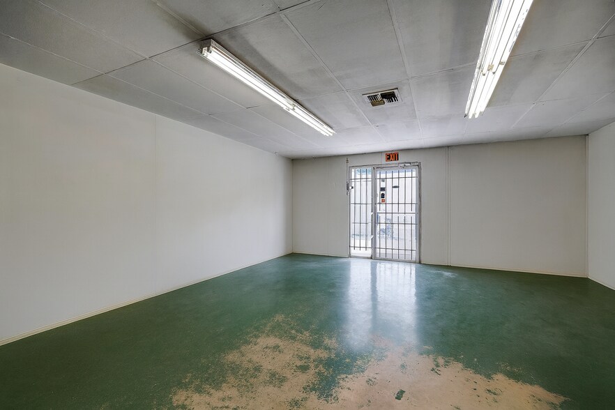 More Photos Of 11510 Nacogdoches rd, San Antonio Industrial For Sale