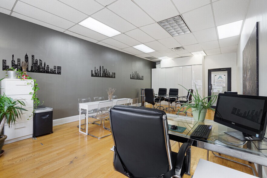 More Photos Of 3189 Steinway St, Astoria Storefront Retail Office For Lease