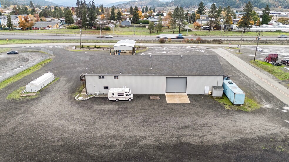 More Photos Of 1625 W Duke Rd, Sutherlin Warehouse For Sale