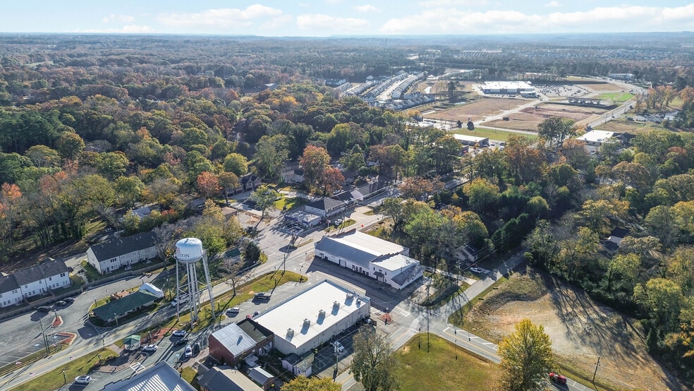 More Photos Of 21 W Broad St, Hoschton General Retail For Sale