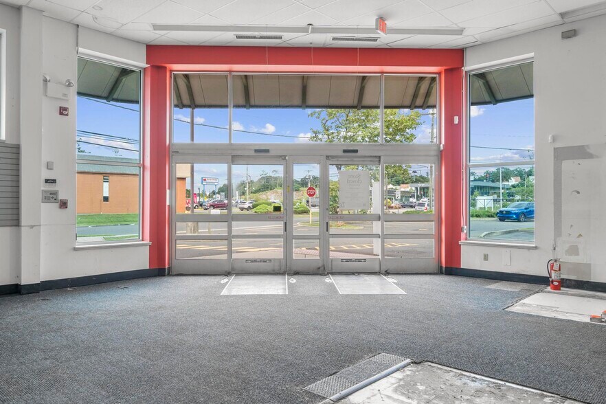 More Photos Of 1083 Boston Post Rd, Milford Drugstore For Lease