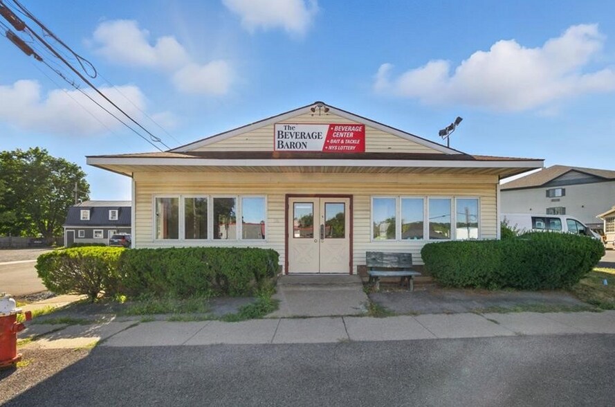 Primary Photo Of 136 Lake St, Penn Yan Freestanding For Lease