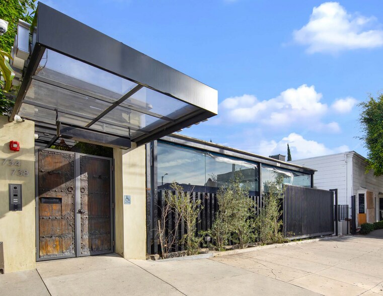 More Photos Of 730 N La Cienega Blvd, Los Angeles Restaurant For Lease