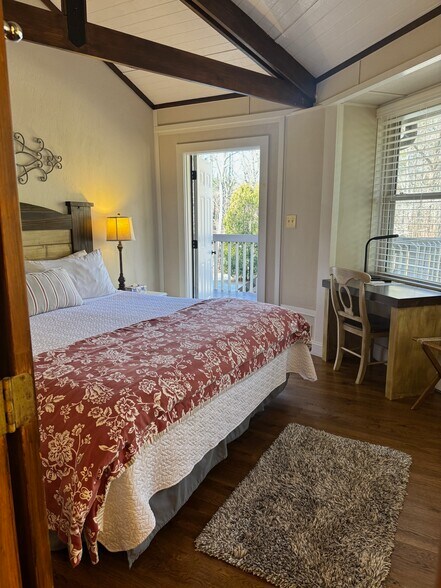 More Photos Of 19259 Rosman Hwy, Sapphire Hotel For Sale