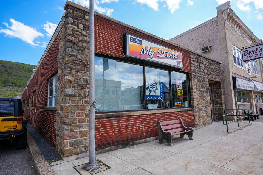 More Photos Of 418 Delaware Ave, Palmerton Storefront For Sale