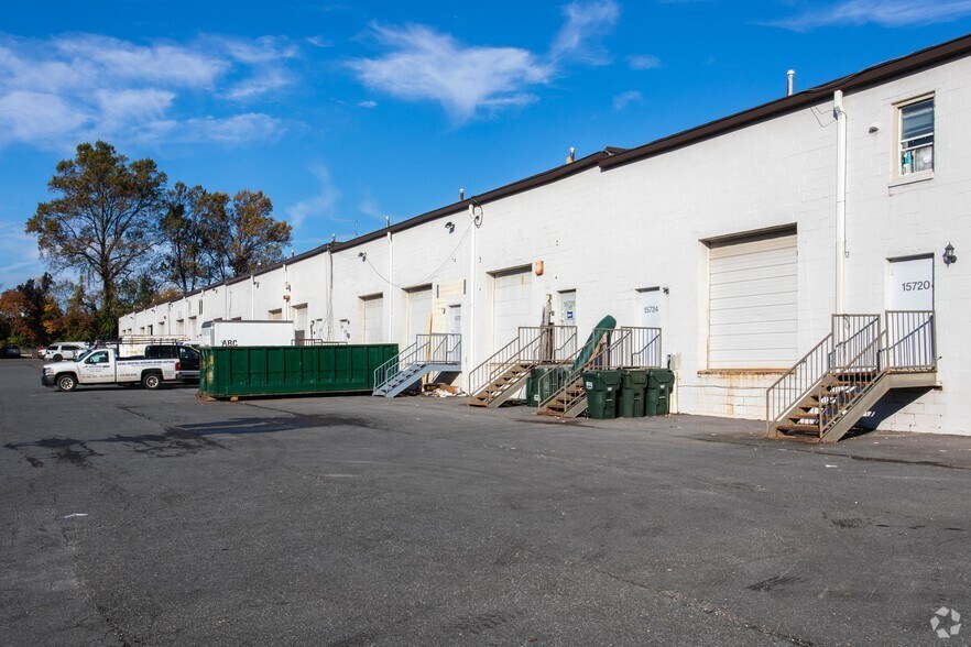 More Photos Of 15720-15754 Crabbs Branch Way, Rockville Showroom For Lease