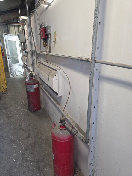 More Photos Of 2844-2850 Kaihikapu St, Honolulu Warehouse For Lease