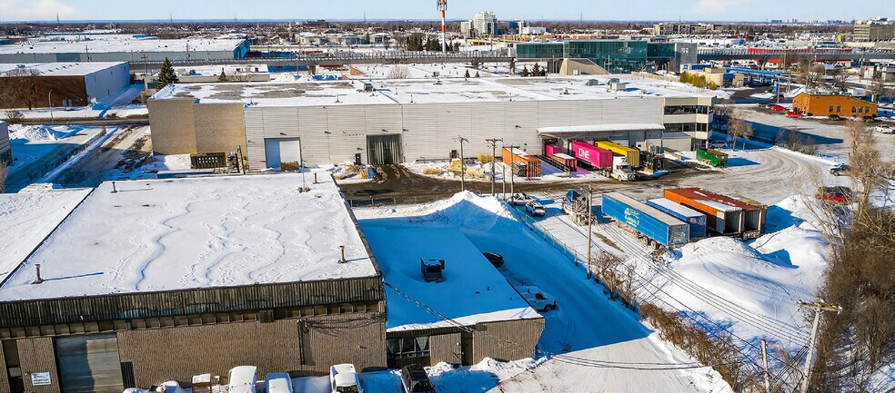 More Photos Of 26 Boul Hymus, Pointe-claire Warehouse For Lease