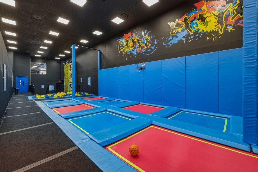 More Photos Of 1199 Silas Deane Hwy, Wethersfield General Retail For Lease