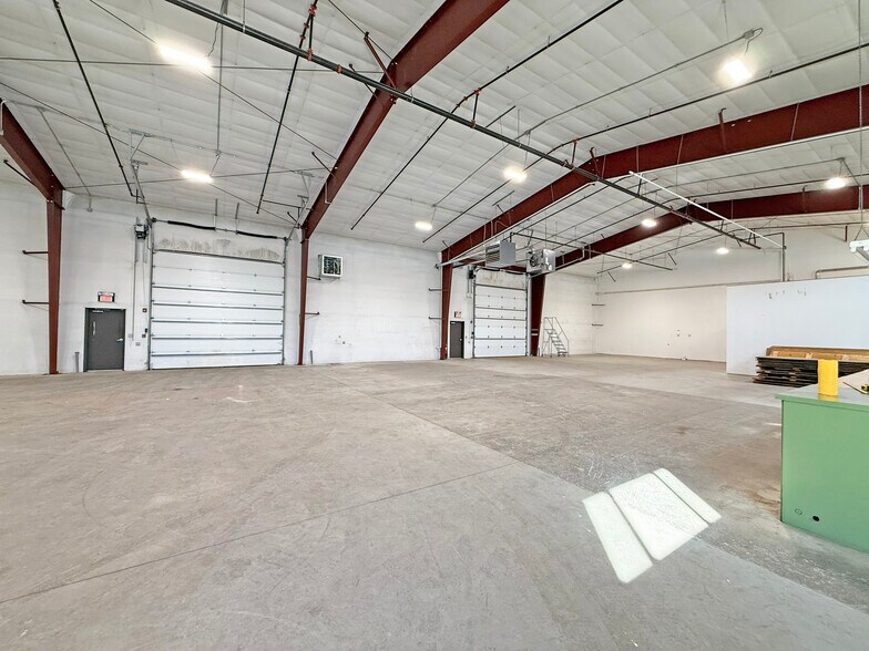 More Photos Of 3 Aviation Park Dr, Londonderry Service For Lease
