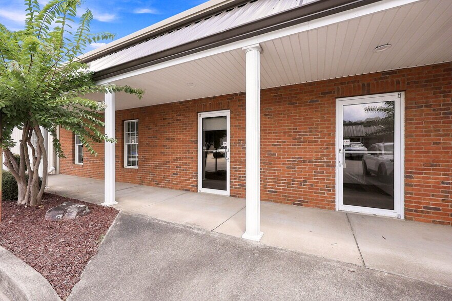 More Photos Of 1655 Oakbrook Dr, Gainesville Flex For Lease