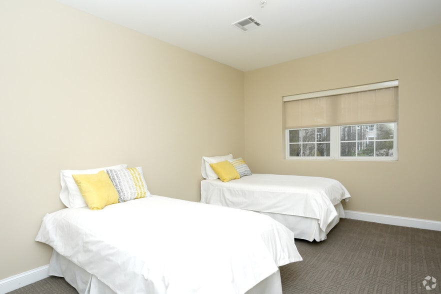 More Photos Of 415-419 Cedar Bridge Ave, Lakewood Apartments For Lease