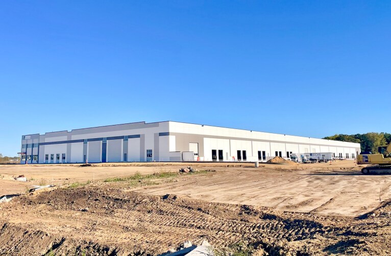 More Photos Of 4940 Cake Pky, Deforest Warehouse For Lease