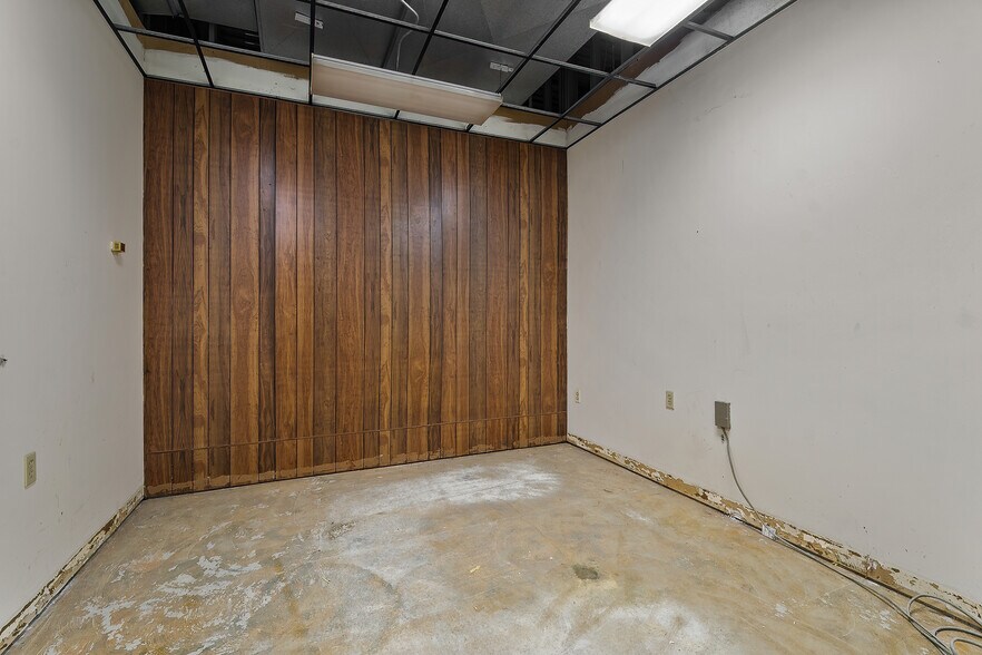 More Photos Of 90 E Union St, Wilkes-Barre Light Distribution For Lease