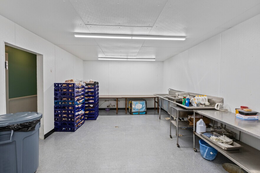 More Photos Of 712 River Rd, Washington Restaurant For Lease