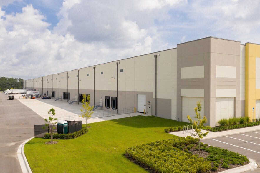 More Photos Of 9620 Air Commerce Pky, Orlando Warehouse For Lease