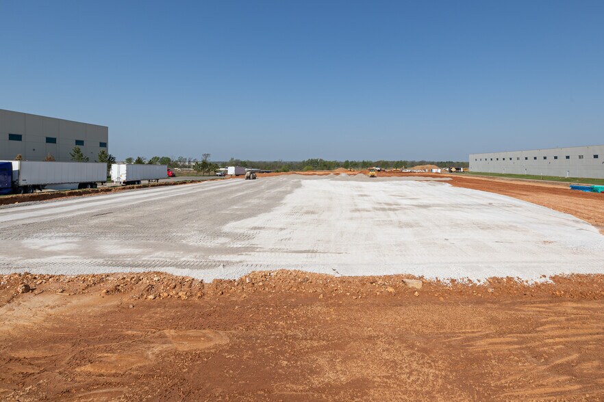 More Photos Of 5100 SW Regional Airport Blvd, Bentonville Warehouse For Lease