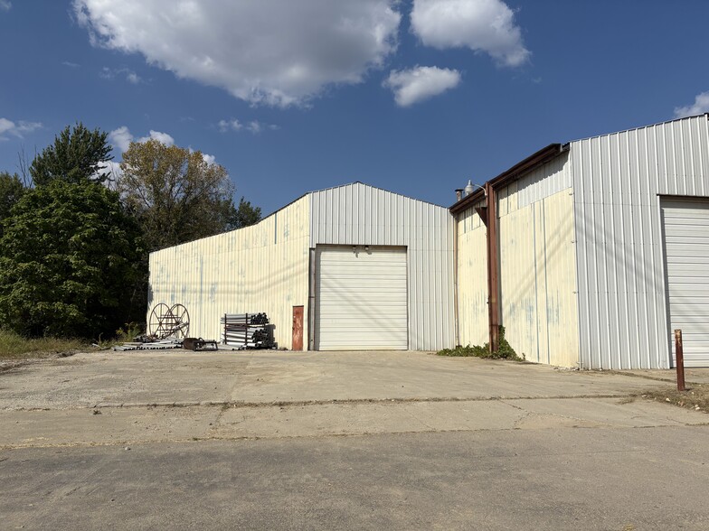 More Photos Of 5522 A N Center St, Hilliard Warehouse For Sale