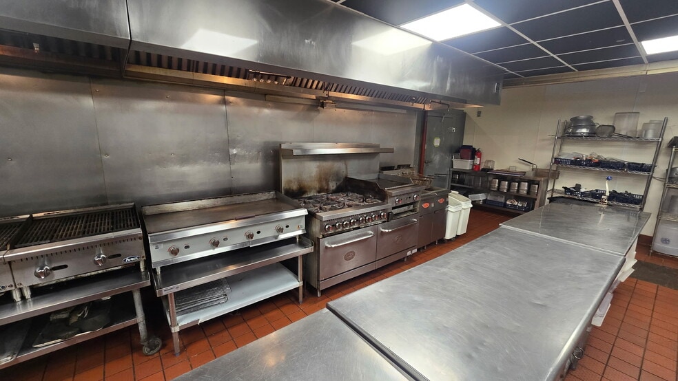More Photos Of 80 Franklin Mills Blvd, Philadelphia Restaurant For Sale