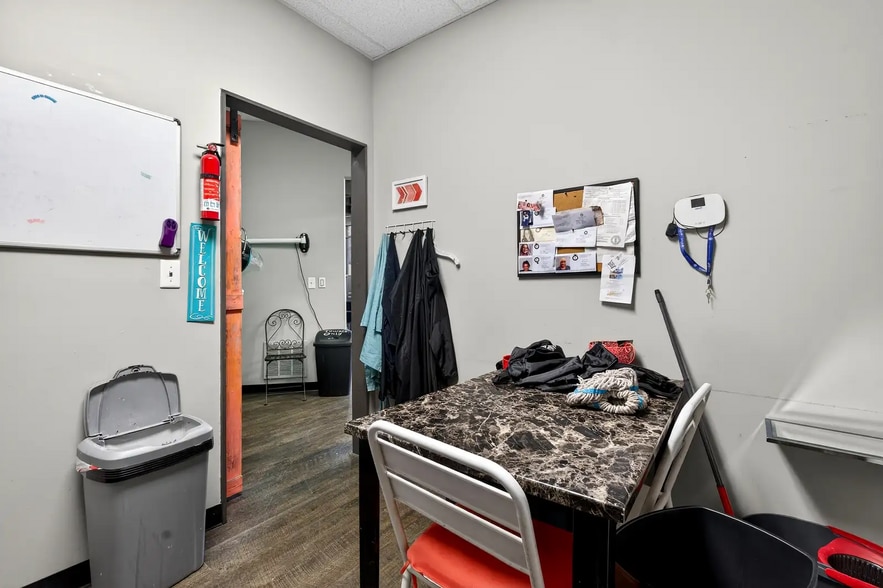 More Photos Of 4931 W Pages Ln, Louisville Freestanding For Sale