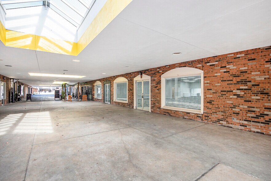 More Photos Of 201 N Riverside Ave, Saint Clair General Retail For Sale
