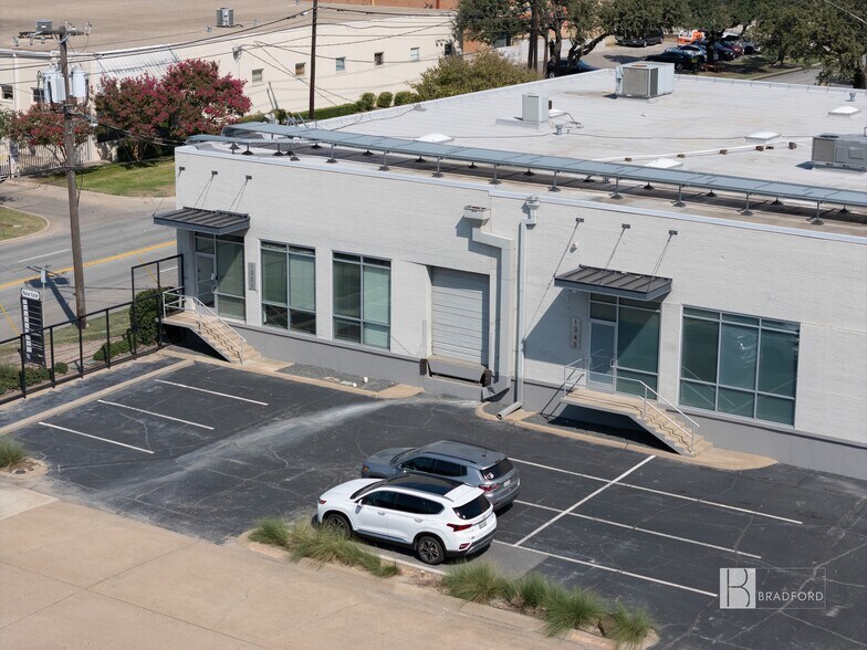 More Photos Of 1350 Motor Cir, Dallas Warehouse For Lease