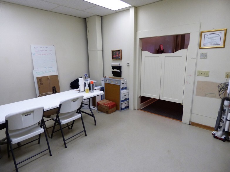 More Photos Of 107 N Main St, Monticello Storefront Retail Residential For Sale