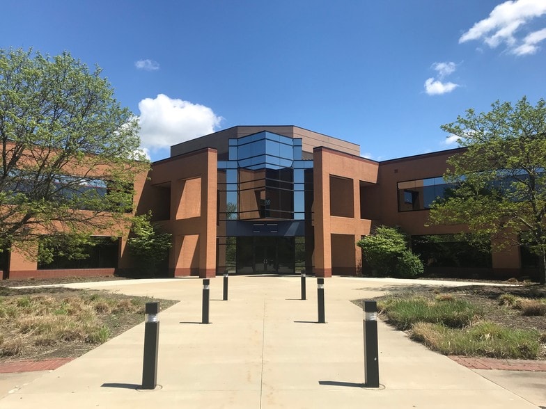 More Photos Of 17500 Rockside Rd, Bedford Office For Lease