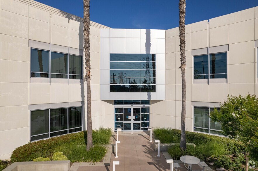 More Photos Of 15825 Laguna Canyon Rd, Irvine Medical For Lease
